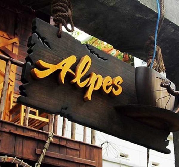 Hình ảnh mẫu bảng hiệu gỗ khắc chữ nổi ở Bình Thạnh