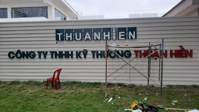 bang-hieu-nha-xuong-01 Chất liệu làm bảng hiệu nhà xưởng