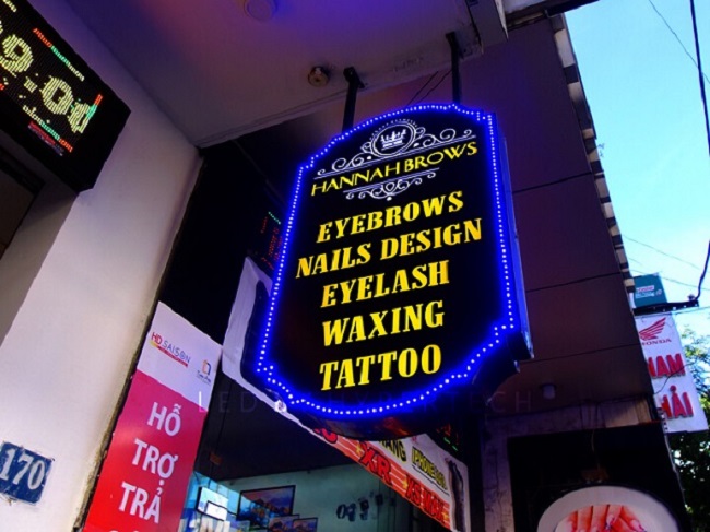 bang-hieu-phun-xam-tham-my-led mẫu bảng hiệu phun xăm led
