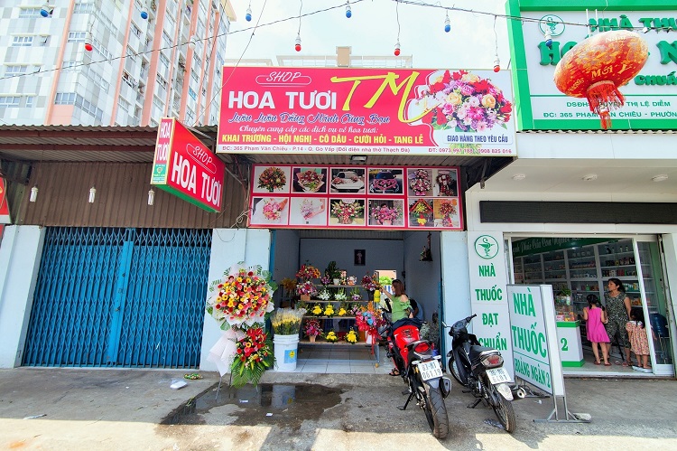bang-hieu-shop-hoa-tuoi-bat-hiflet-01 biển hiệu cửa hàng hoa tươi in bạt