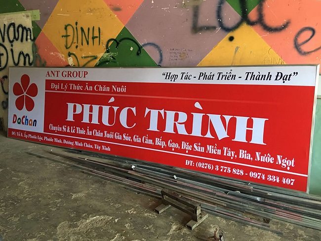 bang-hieu-thuc-an-chan-nuoi thiết kế biển thức ăn gia súc