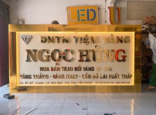 Mẫu Bảng Hiệu Tiệm Vàng Bạc Đẹp, Phong Thủy bang hieu tiem vang inox