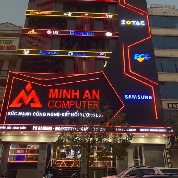 thi công bảng hiệu trên nóc tòa nhà