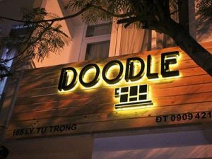 bang-hieu-tra-sua-go-300x225-1 bảng hiệu trà sữa gỗ