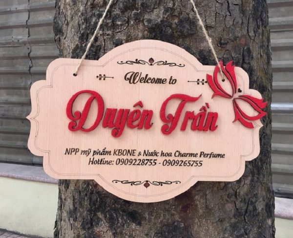 Mẫu Bảng Hiệu Treo Tường 2 Mặt Đẹp, Ấn Tượng Biển treo tường bằng gỗ