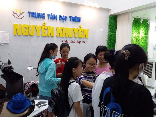 bang-hieu-trung-tam-day-them Bảng hiệu lớp dạy thêm