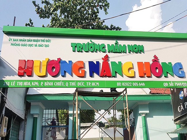 bang-hieu-truong-mam-non-01 biển hiệu trường mầm non đẹp