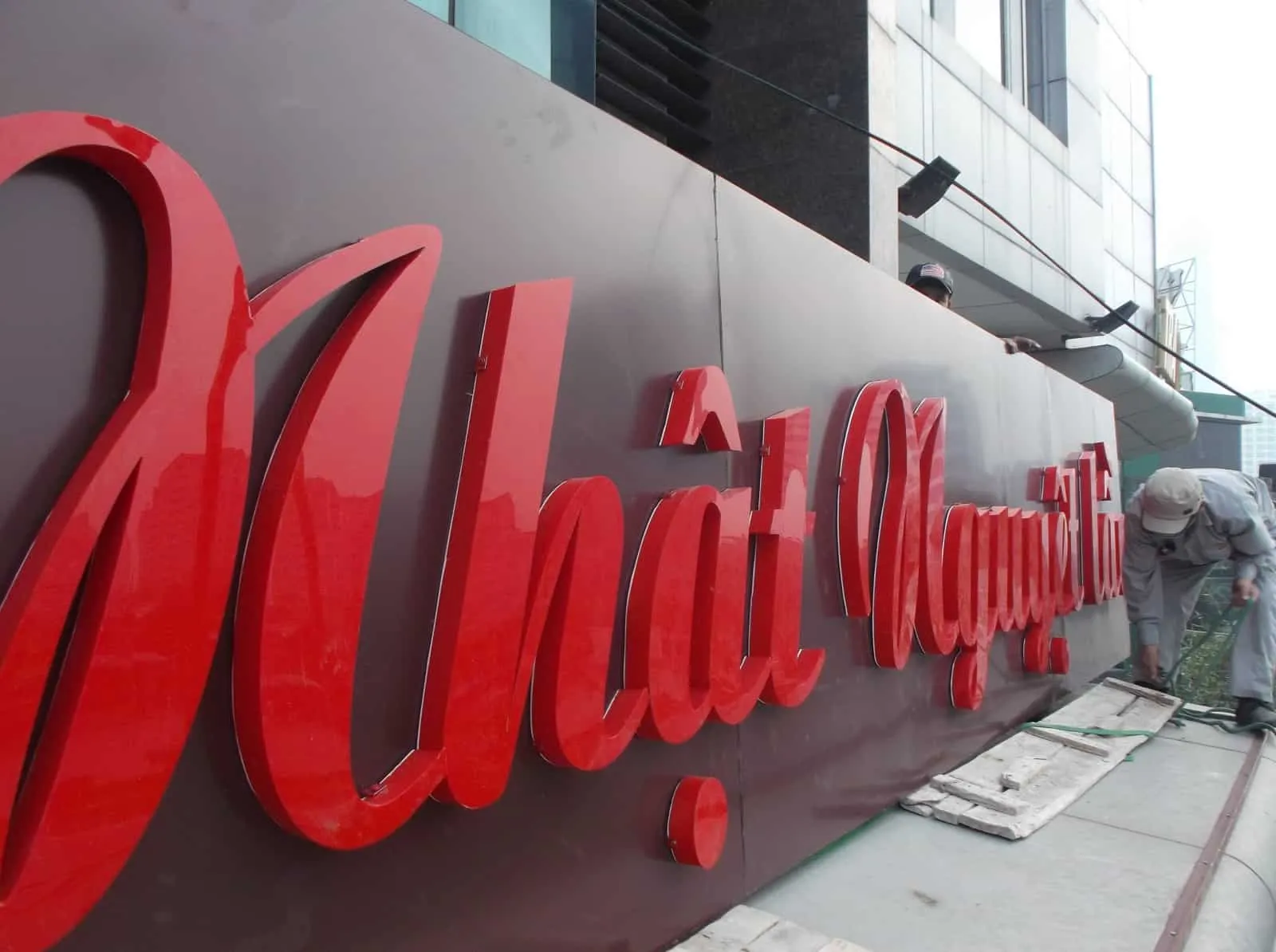 Chữ Mica Acrylic Đen Cắt Laser 3mm 25cm bien chu noi mica