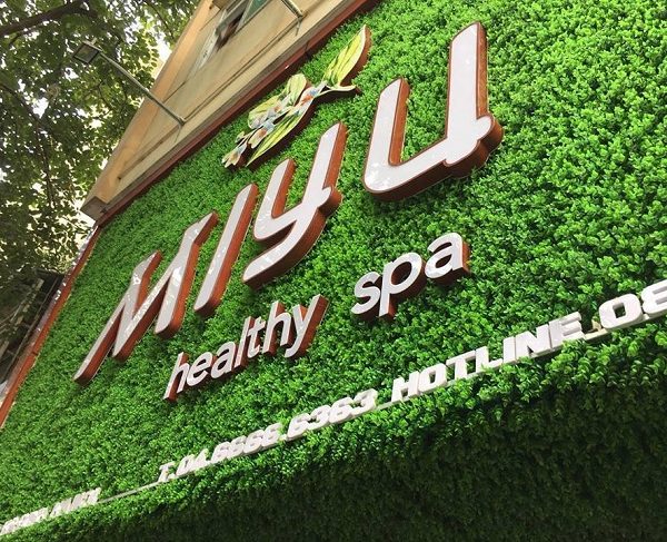 Bảng Hiệu Cỏ Nhân Tạo Đẹp, Mới Lạ Ấn Tượng Nhất bảng hiệu quảng cáo bằng cỏ nhân tạo