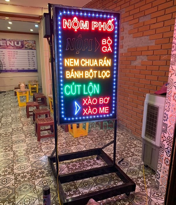 bien-hieu-quang-cao-dung-dep bảng hiệu đứng led