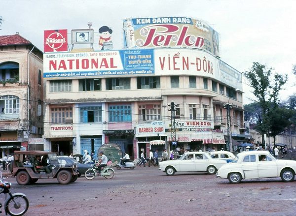 biển hiệu quảng cáo Sài Gòn xưa