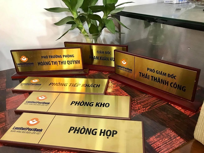 bien-phong-ban-bang-dong bảng tên phòng ban bằng đồng