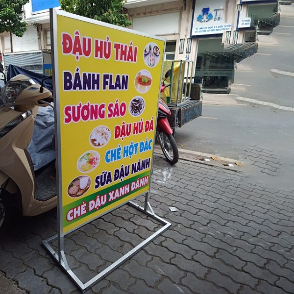 biển quảng cáo dọc đồ ăn vặt