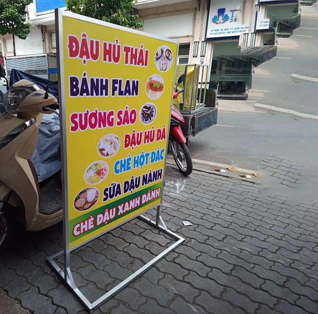 bien-quang-cao-doc-do-an-vat biển quảng cáo dọc đồ ăn vặt