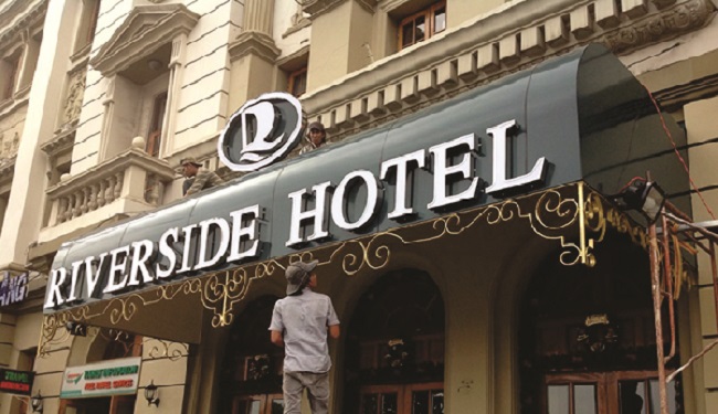 bien-quang-cao-nha-nghi-inox bảng hiệu khách sạn inox