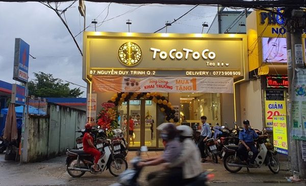 biển quảng cáo quán trà sữa tocotoco