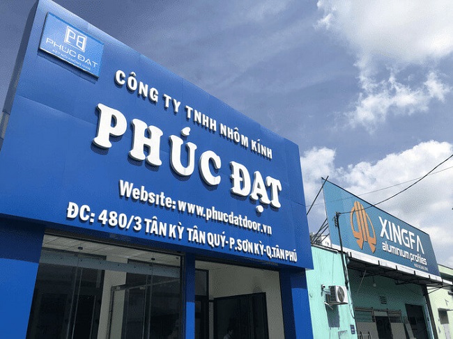 chat-lieu-lam-bang-hieu-nhom-kinh chất liệu làm bảng hiệu nhôm kính