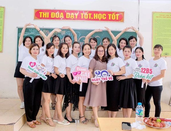 Mẫu Bảng Hashtag Cầm Tay Chụp Hình Đẹp, Ấn Tượng Hashtag cầm tay chụp ảnh kỷ yếu