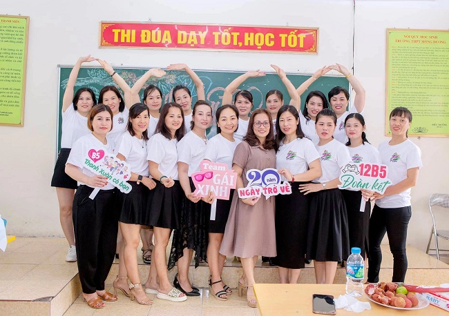 hashtag-cam-tay-chup-hinh-ky-yeu Hashtag cầm tay chụp ảnh kỷ yếu