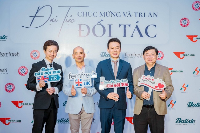 hastag-cam-tay-chup-hinh hashtag cầm tay