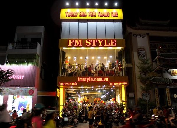 Mẫu Bảng Hiệu Shop Quần Áo Thời Trang Đẹp Nhất 2023 thiết kế bảng hiệu shop quần áo