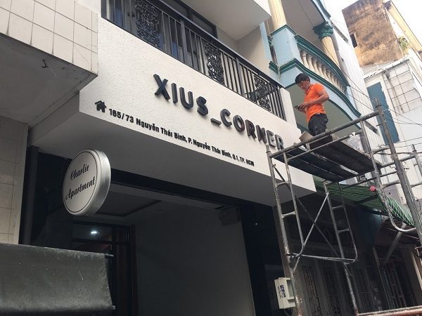 Bảng hiệu tấm Cemboard (giả bê tông) | 30+ Mẫu Đẹp làm bảng hiệu tấm Cemboard