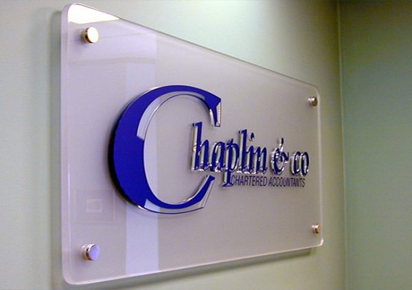 Làm Logo Bảng Hiệu – Chữ Nổi Mica Đẹp, Giao Ngay logo bảng hiệu Mica