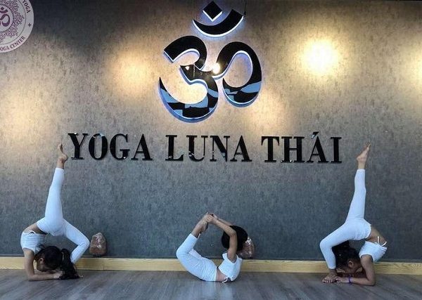 Mẫu Bảng Hiệu Đẹp Đơn Giản Cho Mọi Ngành Nghề Logo Yoga