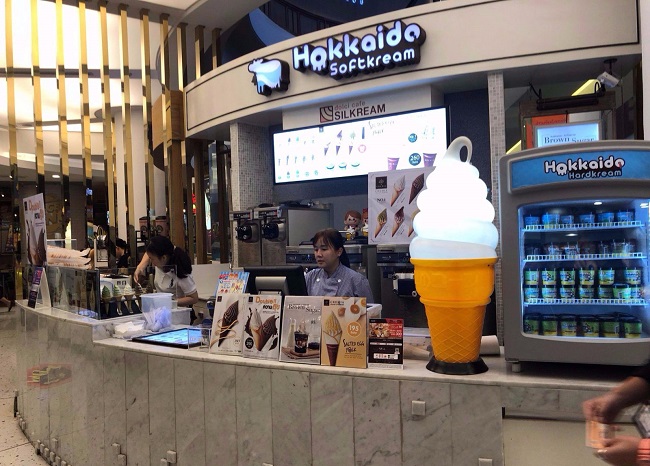 mau-bang-hieu-kem-tuoi biển quảng cáo kem tươi