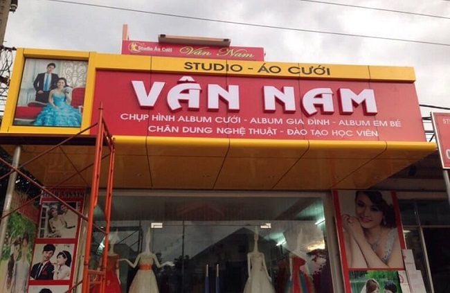 mau-bang-hieu-studio-ao-cuoi-02 biển hiệu studio áo cưới