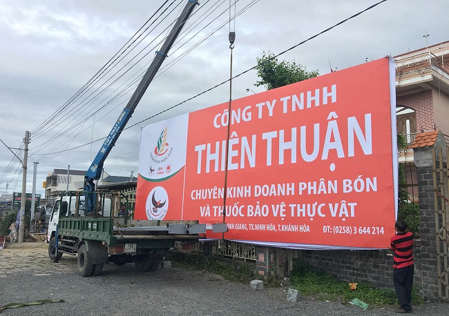 mau-bang-hieu-ton-dan-decal biển hiệu tôn dán Decal giá rẻ