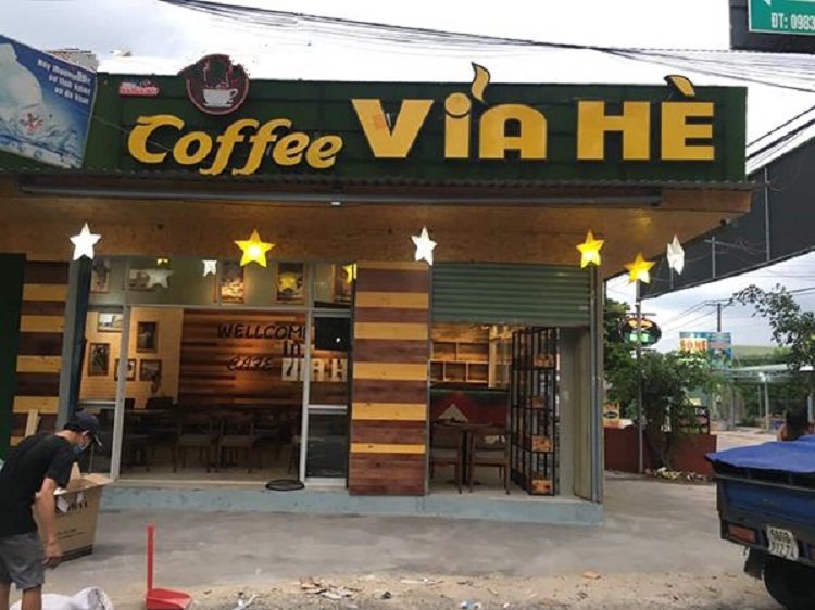 mau-bien-quang-cao-cua-hang-cafe-mica biển quảng cáo cafe vỉa hè mica