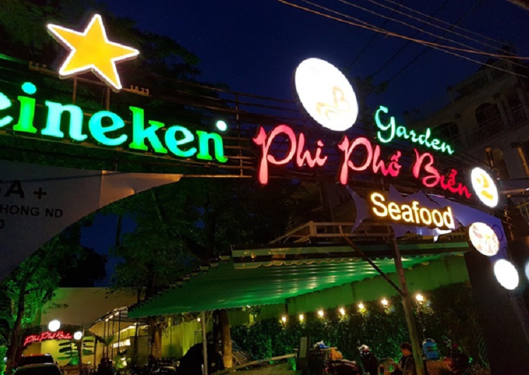 mau-bien-quang-cao-nha-hang-08 biển quảng cáo nhà hàng gắn đèn led