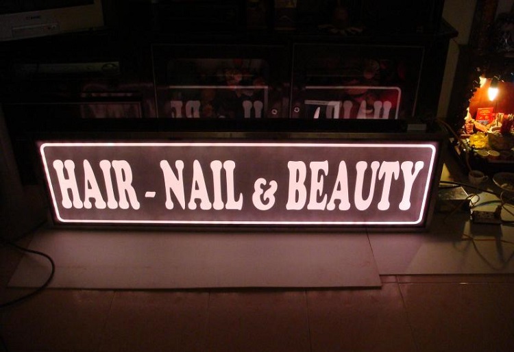 mau-bien-quang-cao-toc-hop-den biển hiệu tiệm tóc hộp đèn