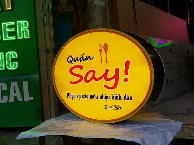 mau-bien-quang-cao-treo-tuong biển treo quảng cáo đẹp