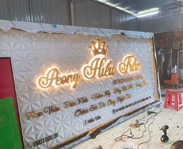 Tấm Ốp 3D Kim Loại – Ốp Nền 3D Đẹp Cho Bảng Hiệu Thi công tấm ốp 3D kim loại