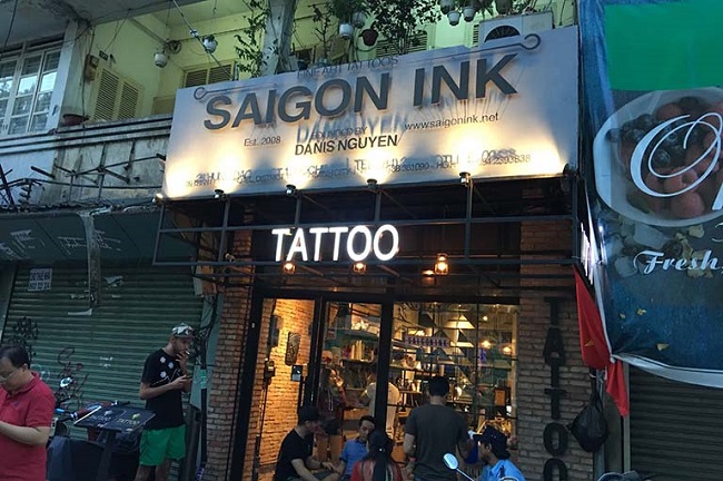 vai-tro-bang-hieu-tattoo vai trò bảng hiệu tattoo