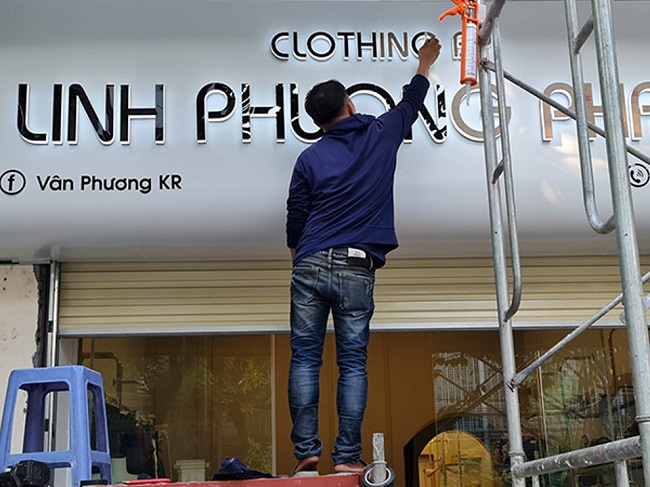 ve-sinh-bang-hieu-02 vệ sinh biển quảng cáo